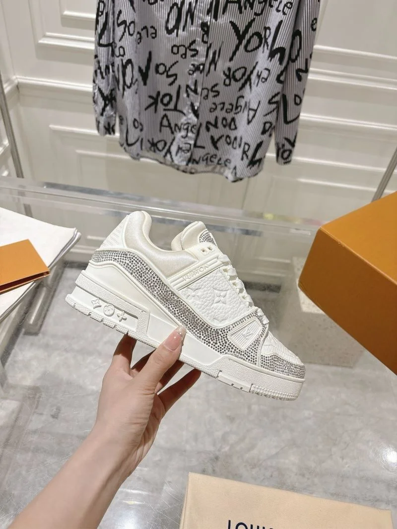 Louis Vuitton Trainer Sneaker Elegant 32083