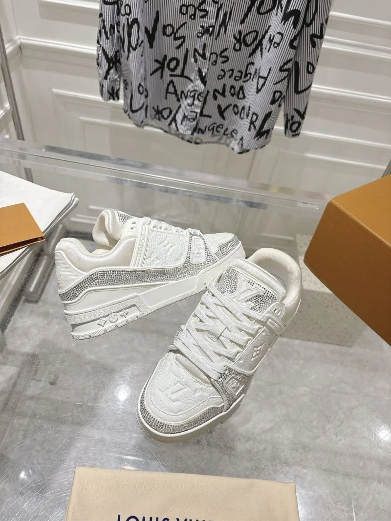 Louis Vuitton Trainer Sneaker Elegant 32083