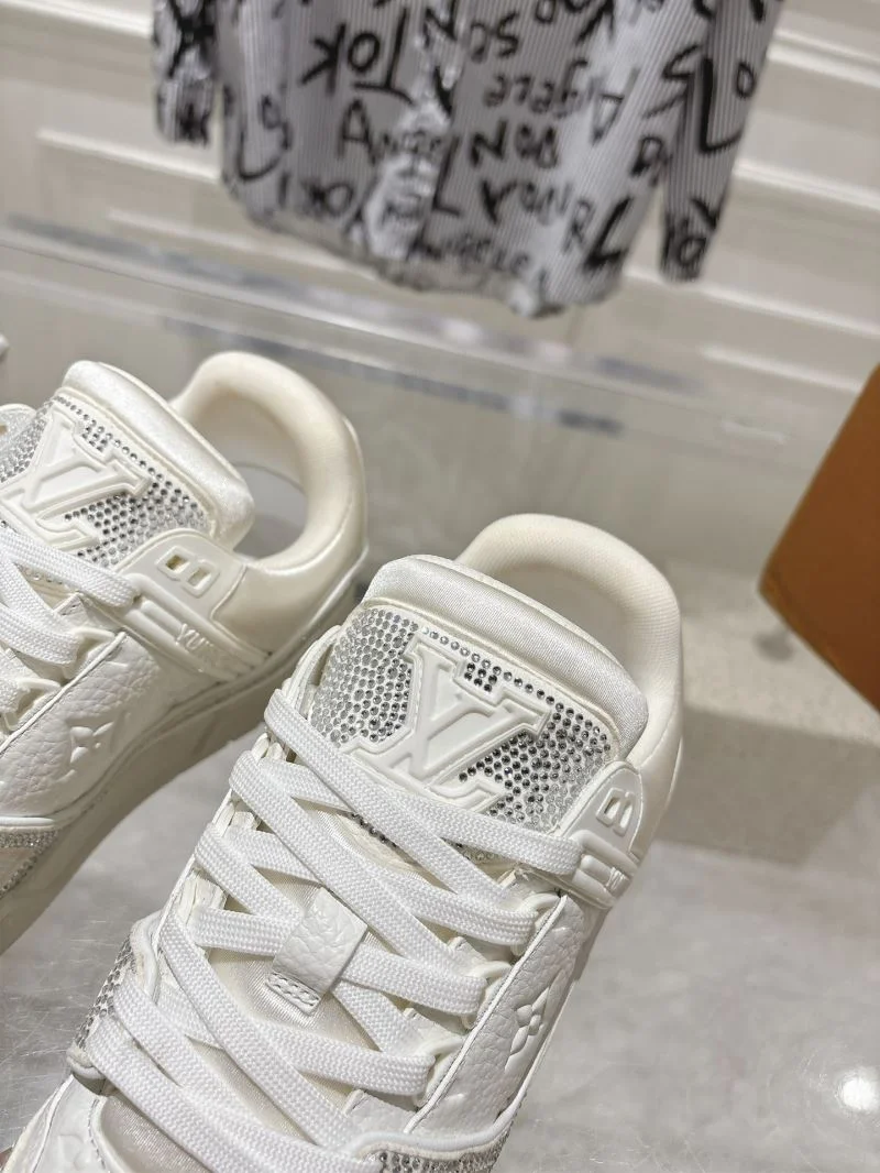 Louis Vuitton Trainer Sneaker Elegant 32083