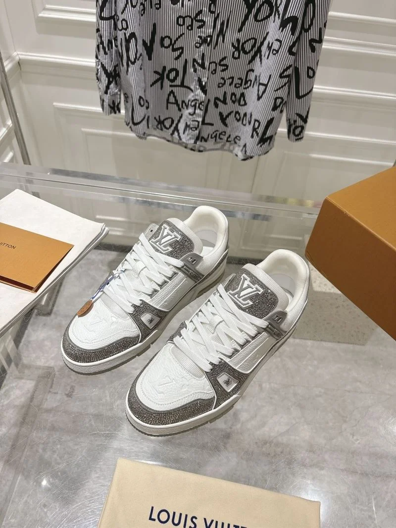 Louis Vuitton Trainer Sneaker Minimalist 32068