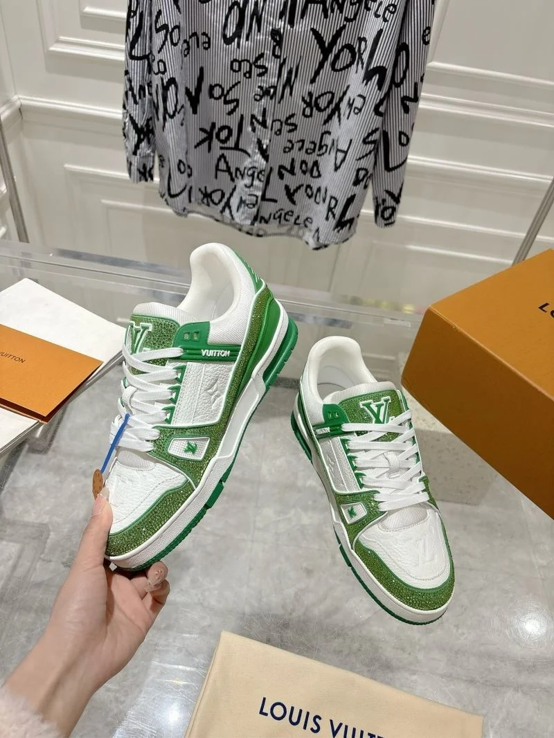 Casual Louis Vuitton Trainer Sneaker 32077