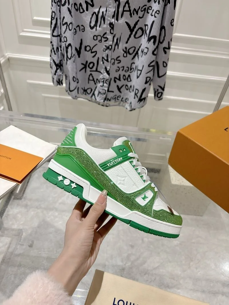 Casual Louis Vuitton Trainer Sneaker 32077