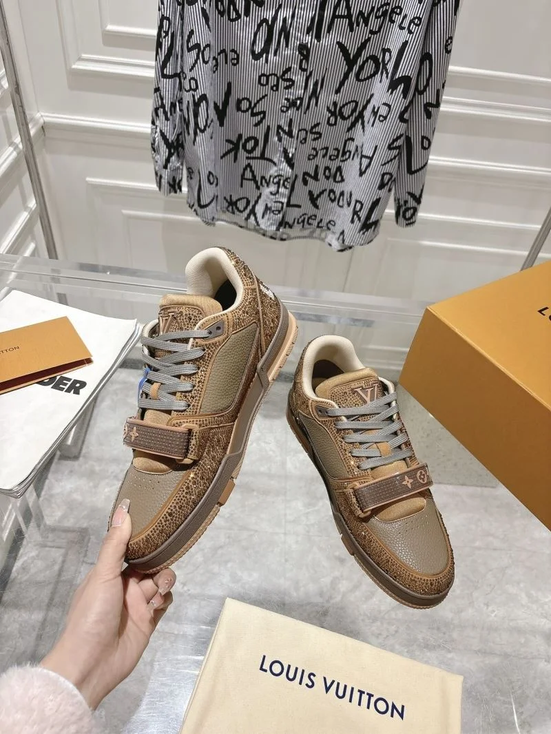 Louis Vuitton Trainer Sneaker Supportive 32051