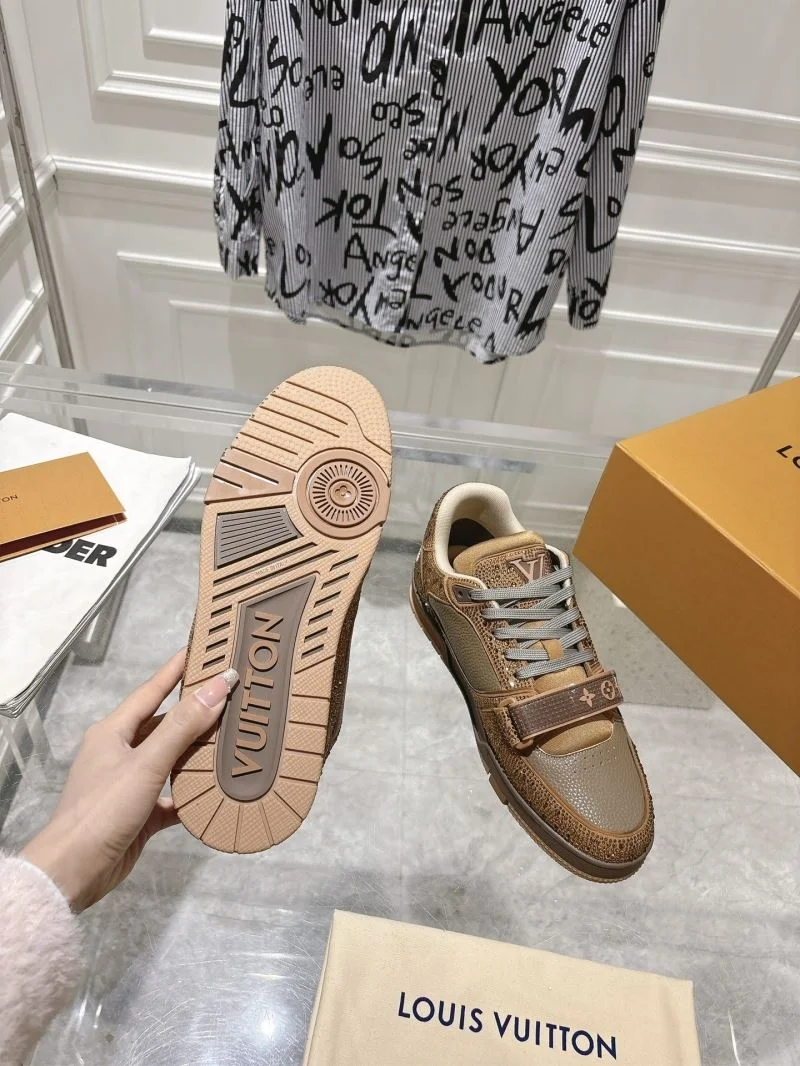 Louis Vuitton Trainer Sneaker Supportive 32051