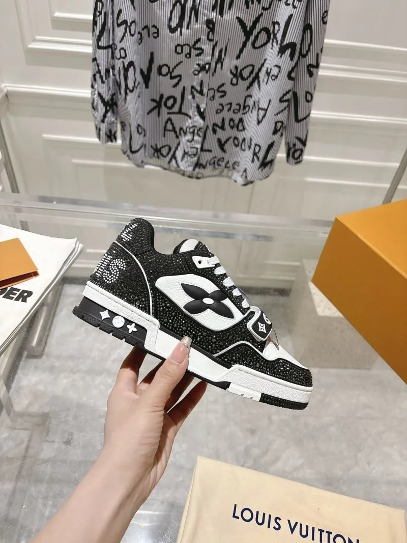 Louis Vuitton Trainer Sneaker Unisex 32054
