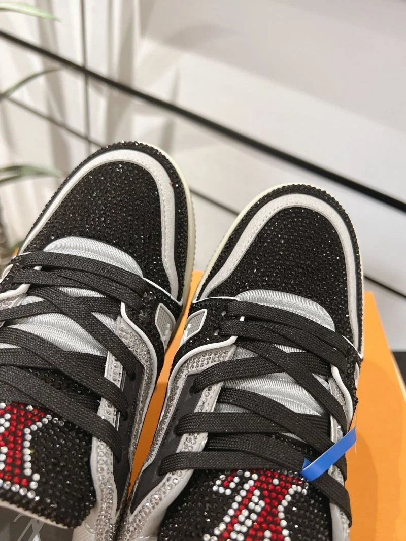 Vibrant Louis Vuitton Trainer Sneaker 32049