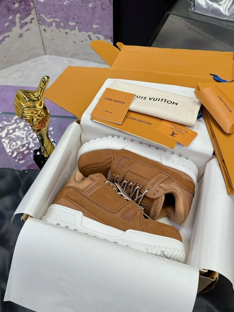 Unique Louis Vuitton Trainer Sneaker 32046
