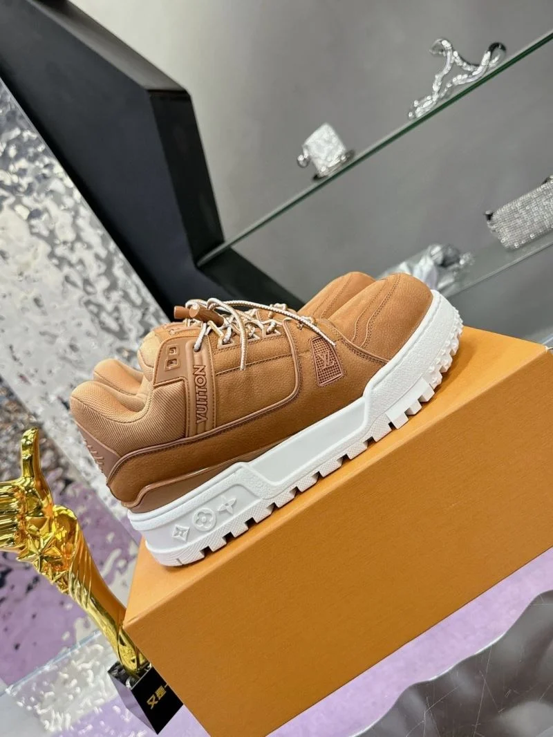 Unique Louis Vuitton Trainer Sneaker 32046