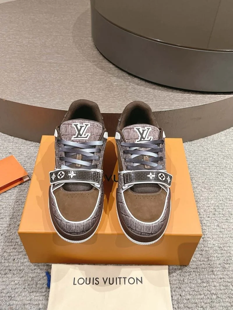 Louis Vuitton Trainer Sneaker Refined 32024
