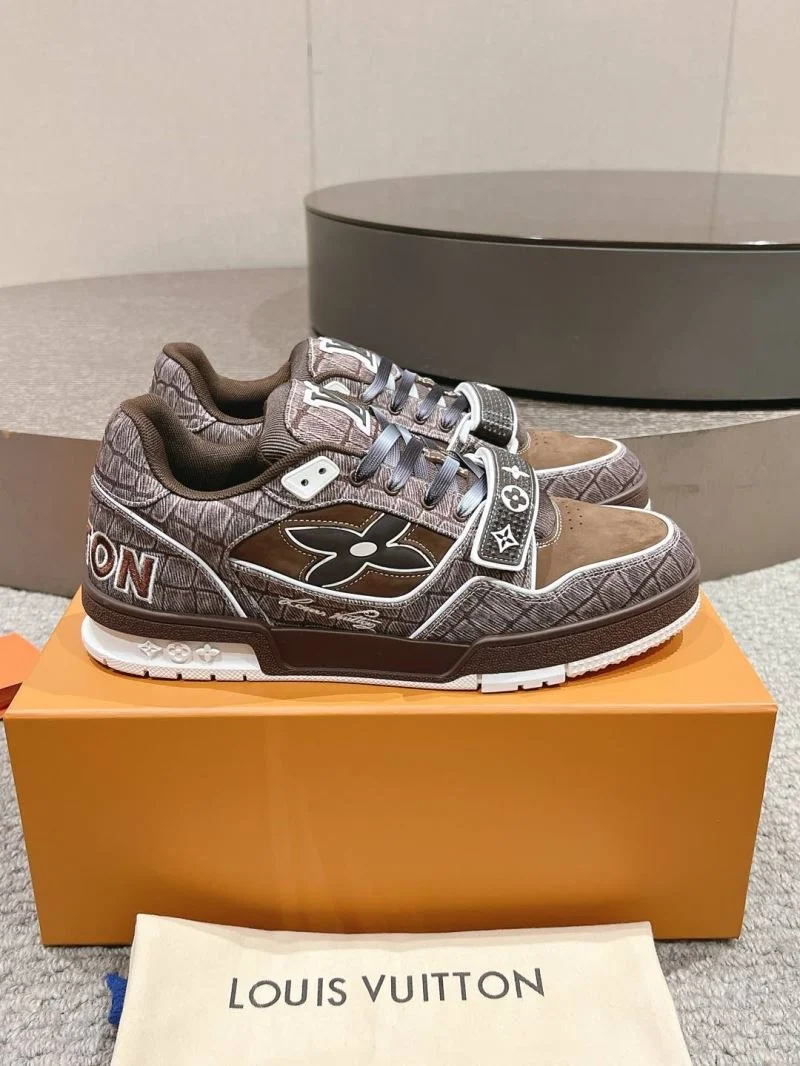 Louis Vuitton Trainer Sneaker Refined 32024