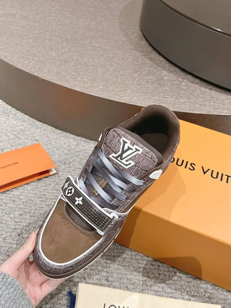 Louis Vuitton Trainer Sneaker Refined 32024