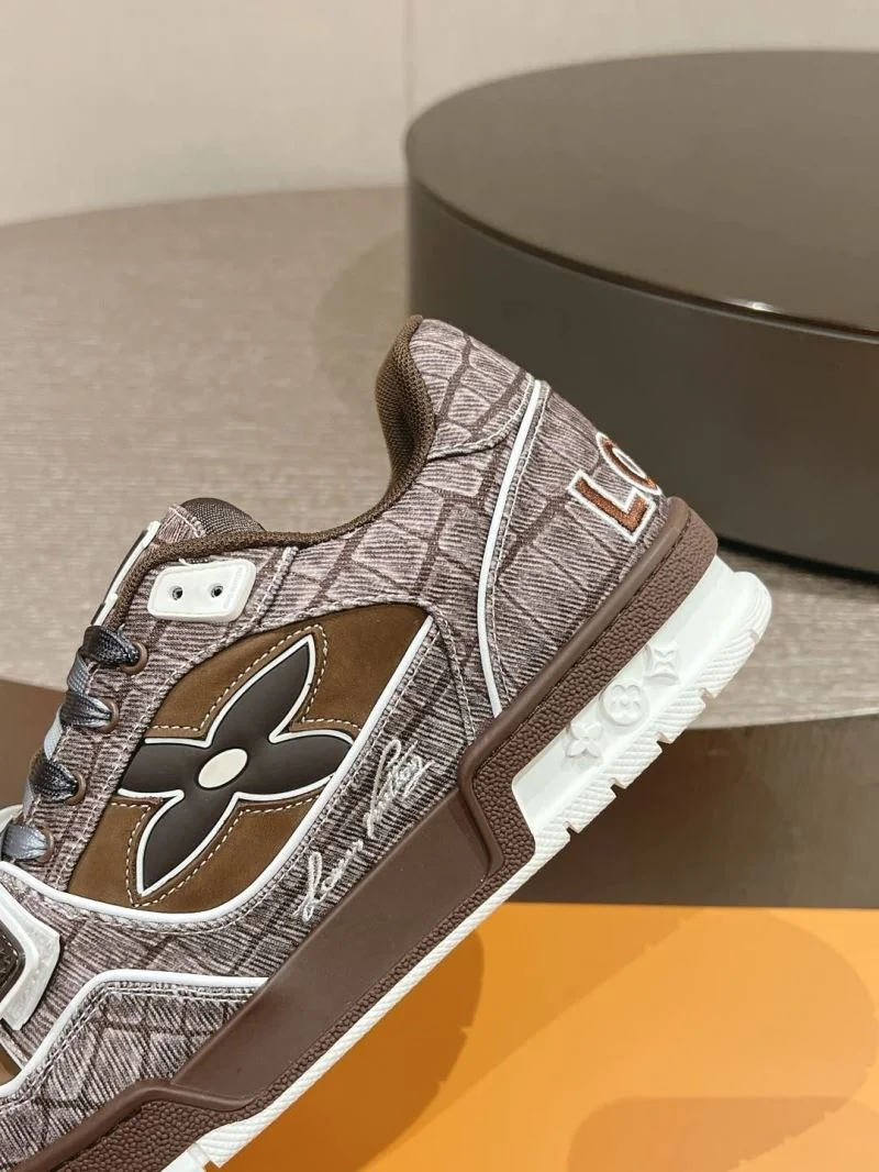 Louis Vuitton Trainer Sneaker Refined 32024