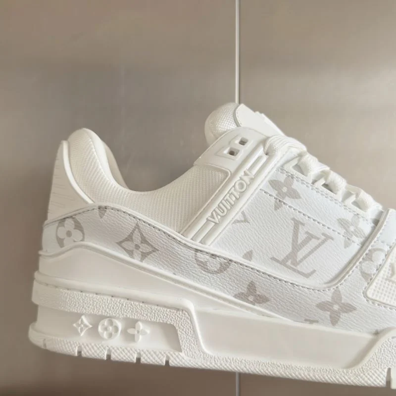 Louis Vuitton Trainer Sneaker Breathable 31730