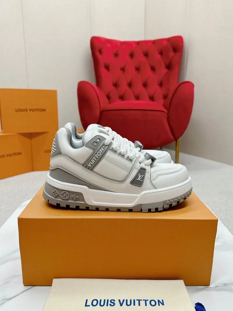 Louis Vuitton Trainer Sneaker Functional 31729