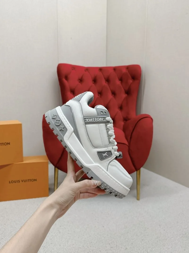Louis Vuitton Trainer Sneaker Functional 31729