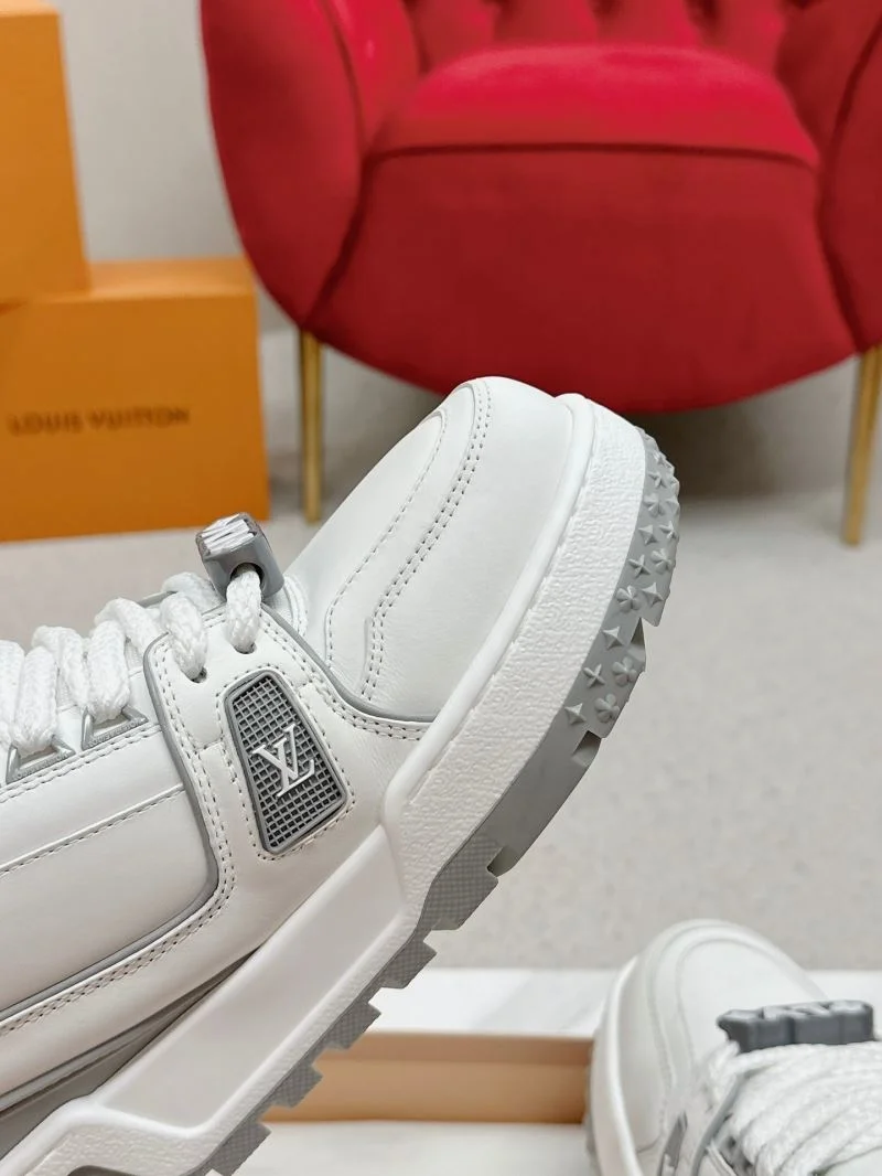 Louis Vuitton Trainer Sneaker Functional 31729