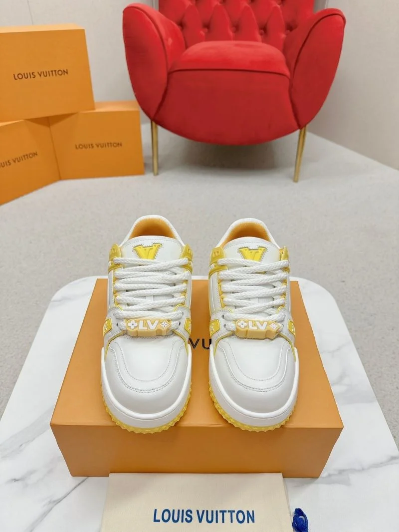 Sleek Louis Vuitton Trainer Sneaker 31726