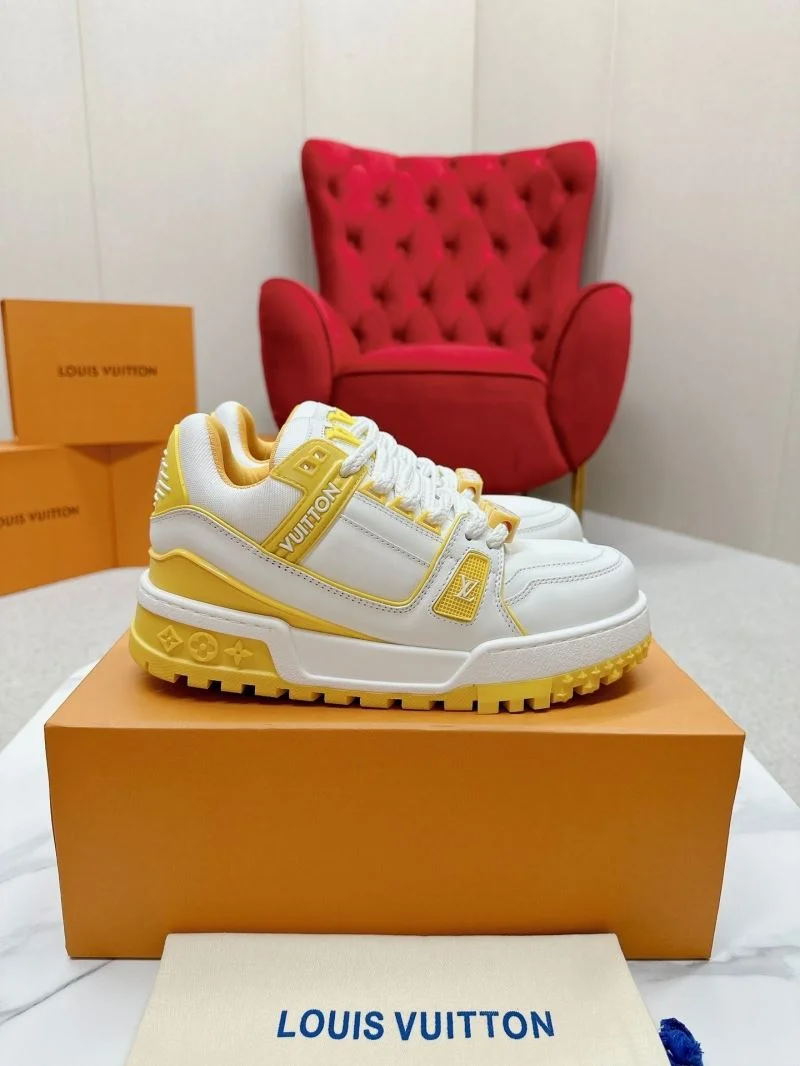 Sleek Louis Vuitton Trainer Sneaker 31726