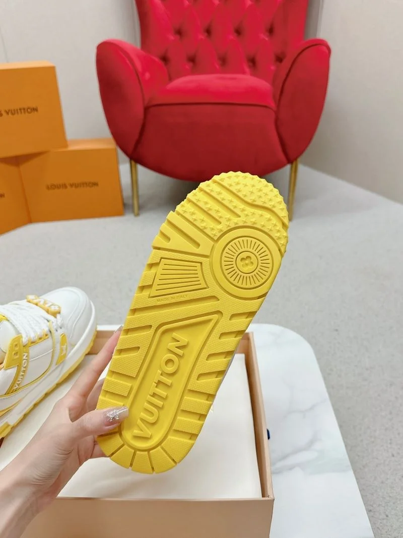 Sleek Louis Vuitton Trainer Sneaker 31726