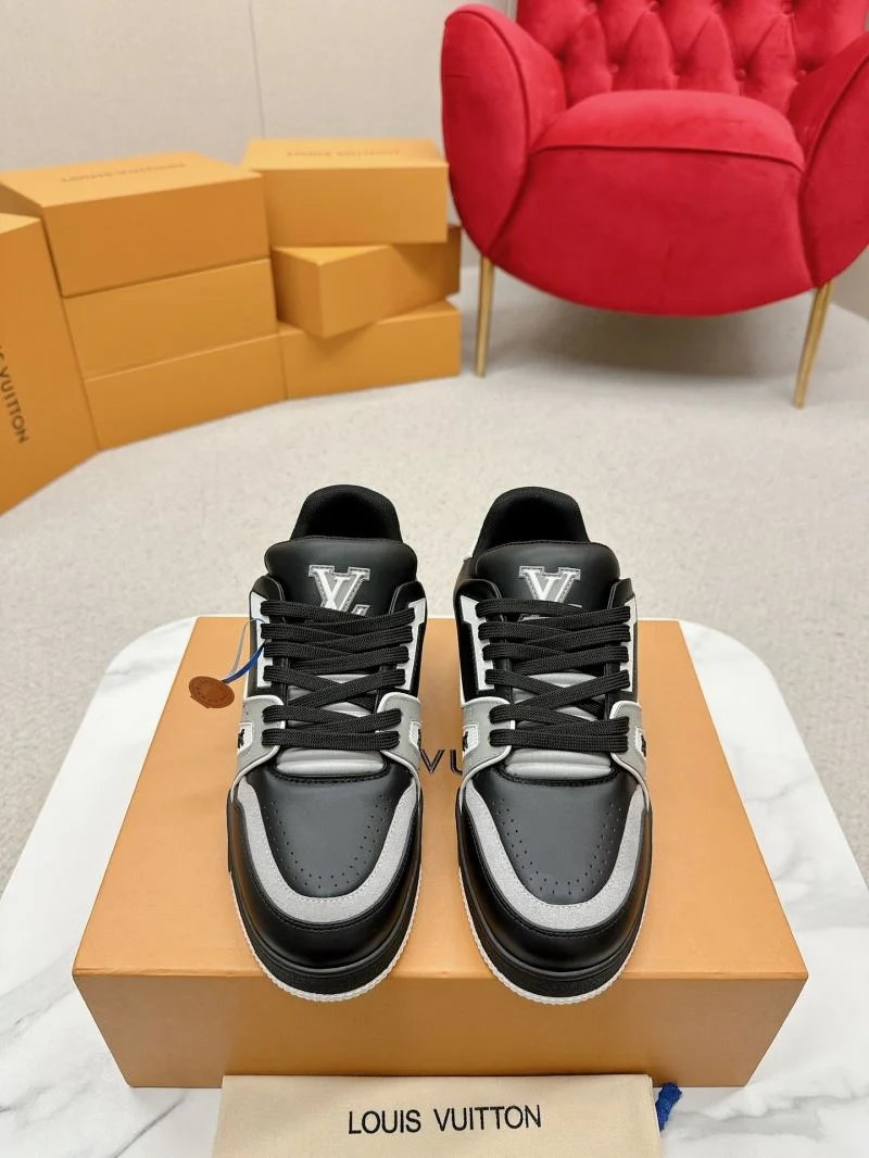 Flexible Louis Vuitton Trainer Sneaker 31700