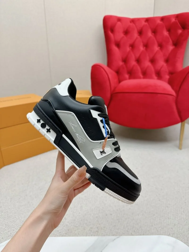 Flexible Louis Vuitton Trainer Sneaker 31700