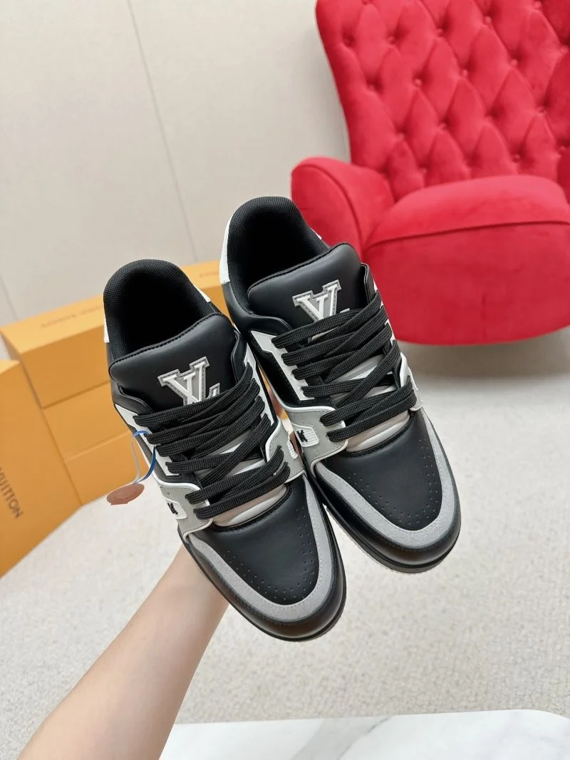 Flexible Louis Vuitton Trainer Sneaker 31700
