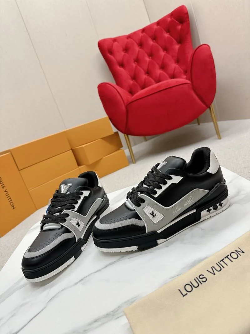 Flexible Louis Vuitton Trainer Sneaker 31700