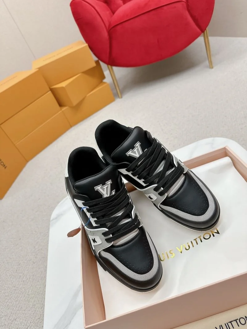 Flexible Louis Vuitton Trainer Sneaker 31700