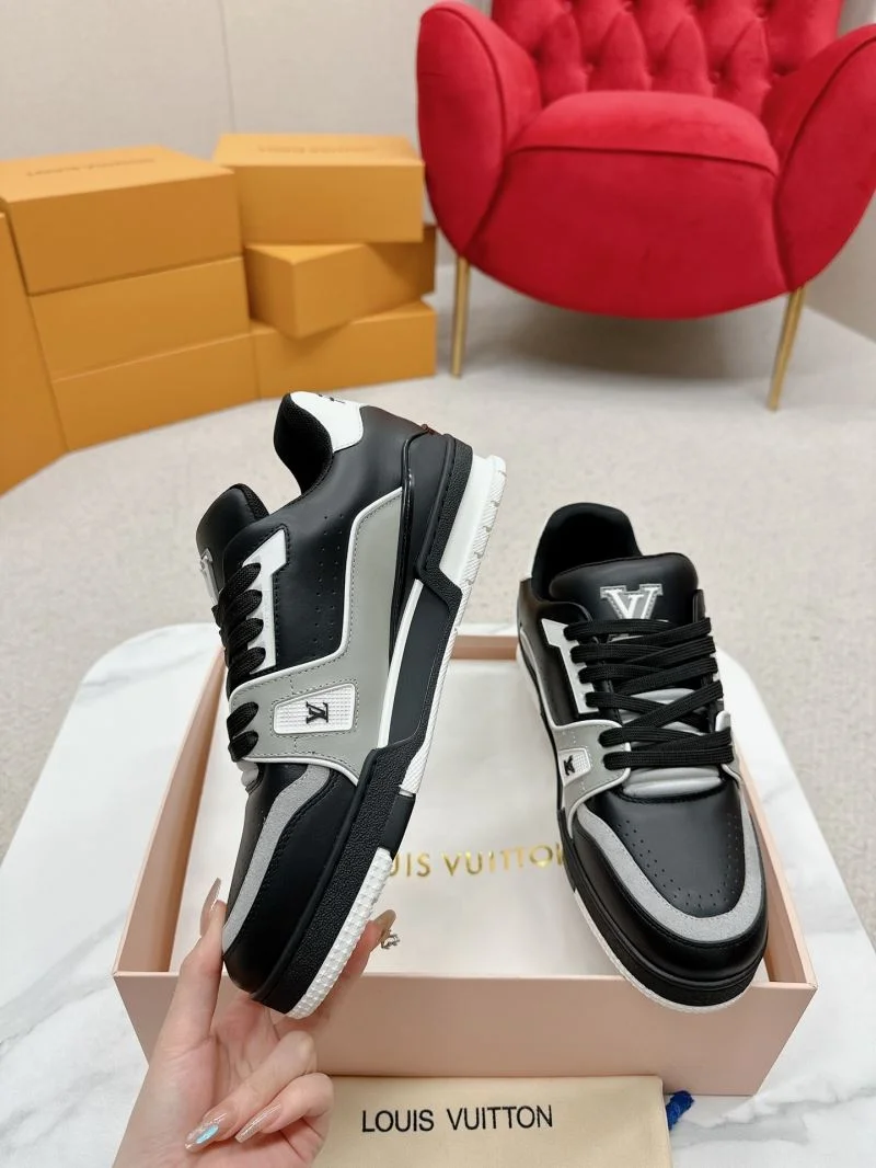 Flexible Louis Vuitton Trainer Sneaker 31700