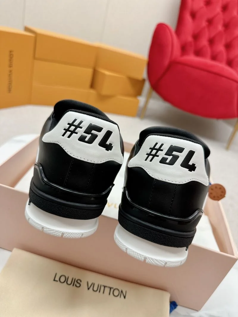 Flexible Louis Vuitton Trainer Sneaker 31700