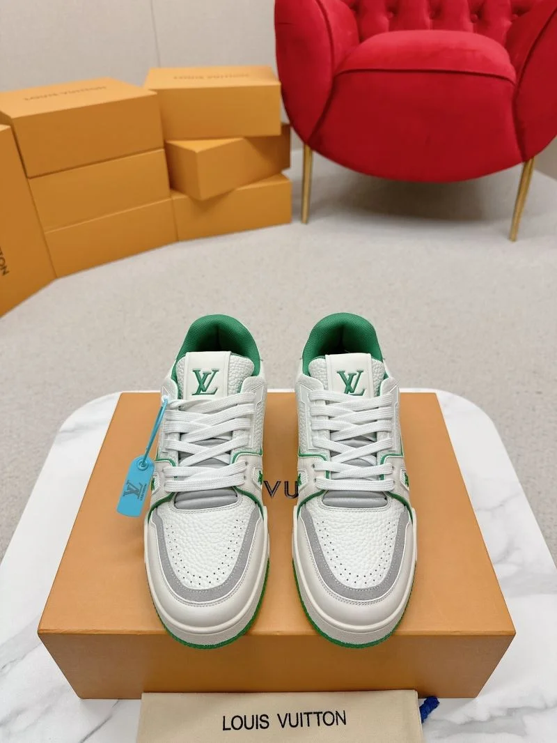 Sleek Louis Vuitton Trainer Sneaker 31697