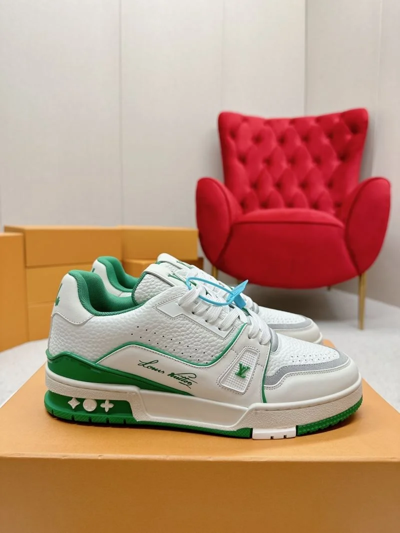 Sleek Louis Vuitton Trainer Sneaker 31697