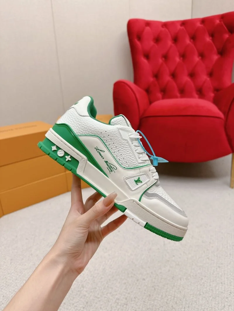Sleek Louis Vuitton Trainer Sneaker 31697