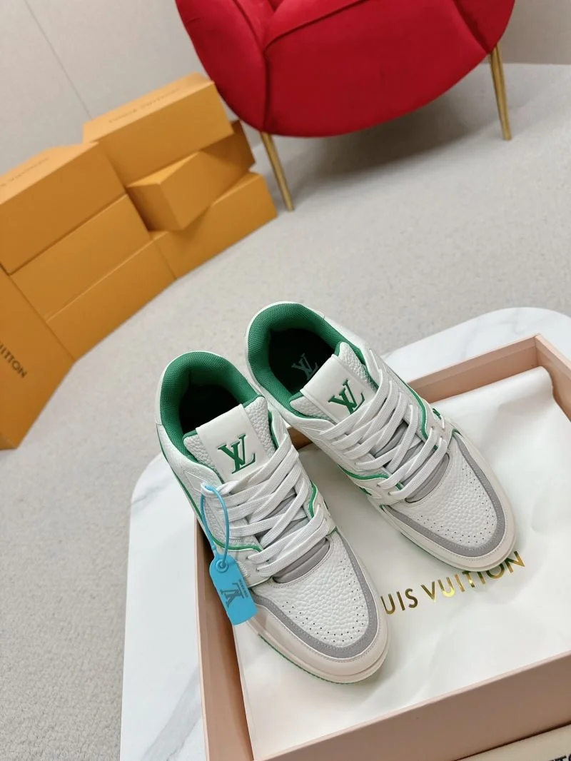 Sleek Louis Vuitton Trainer Sneaker 31697