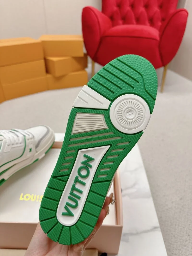 Sleek Louis Vuitton Trainer Sneaker 31697