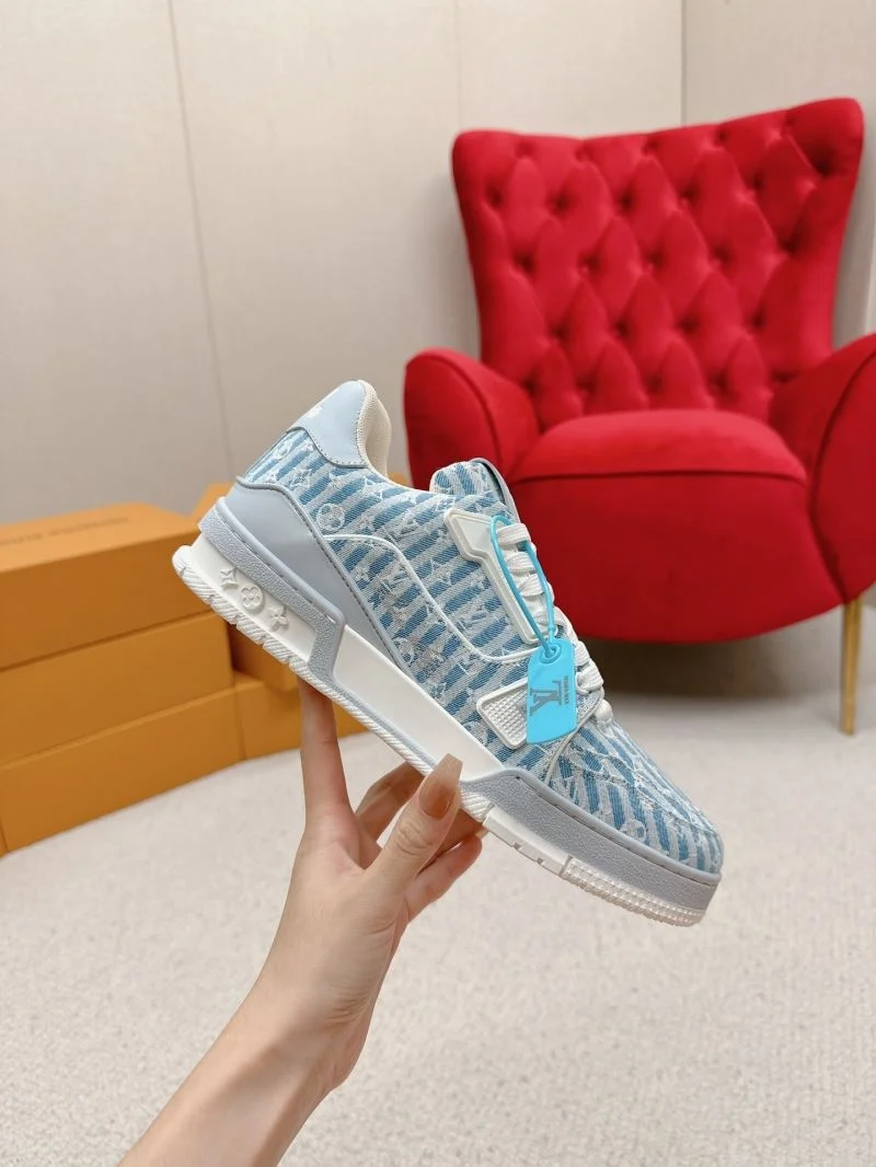 Casual Louis Vuitton Trainer Sneaker 31718