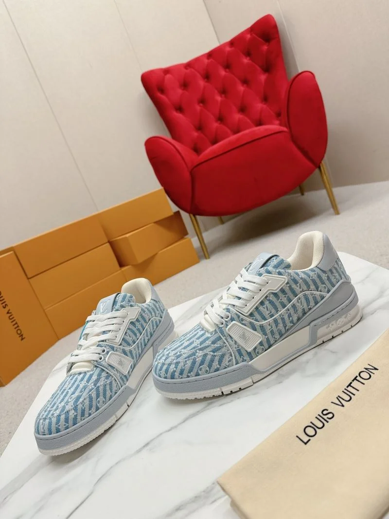 Casual Louis Vuitton Trainer Sneaker 31718