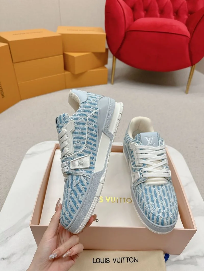 Casual Louis Vuitton Trainer Sneaker 31718