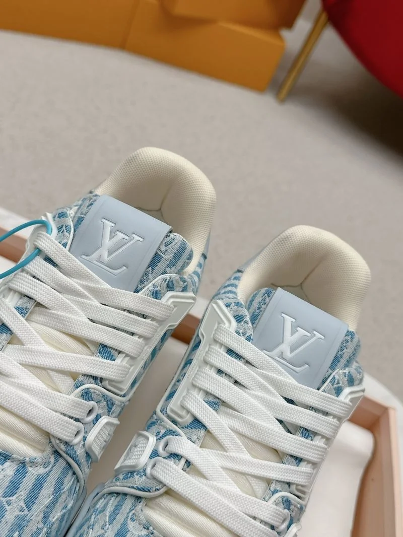 Casual Louis Vuitton Trainer Sneaker 31718