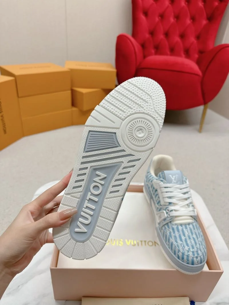 Casual Louis Vuitton Trainer Sneaker 31718