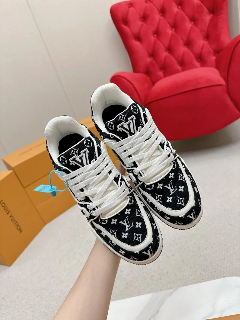 Practical Louis Vuitton Trainer Sneaker 31721
