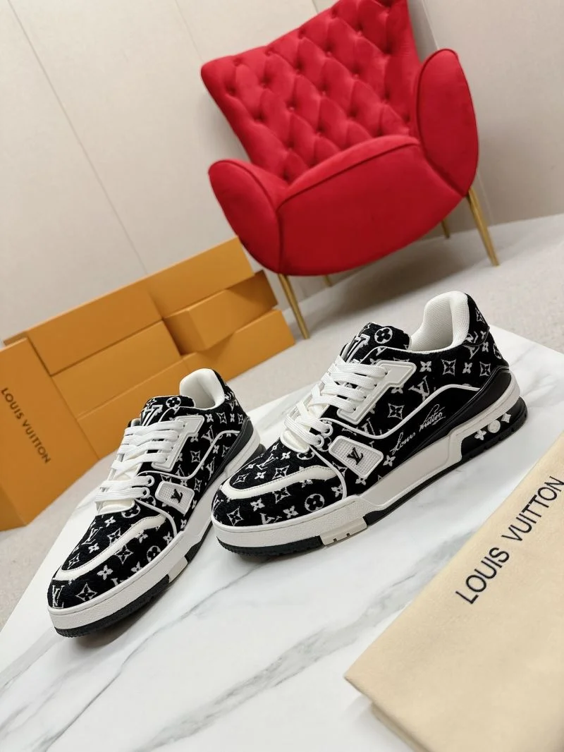 Practical Louis Vuitton Trainer Sneaker 31721