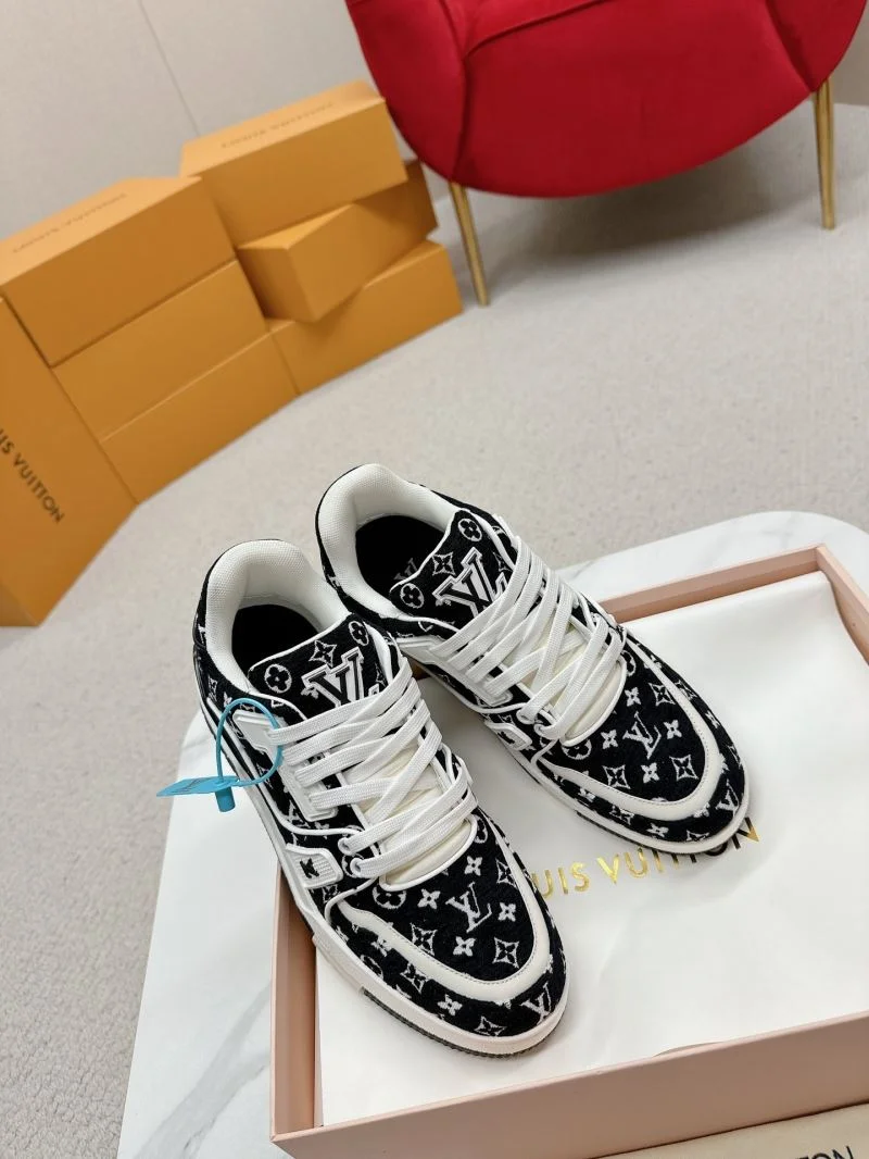 Practical Louis Vuitton Trainer Sneaker 31721