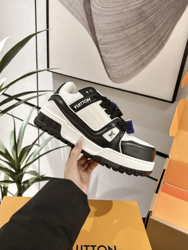 Louis Vuitton Trainer Sneaker Sleek 31685