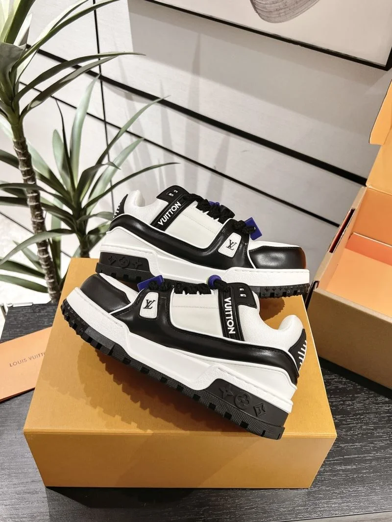 Louis Vuitton Trainer Sneaker Sleek 31685