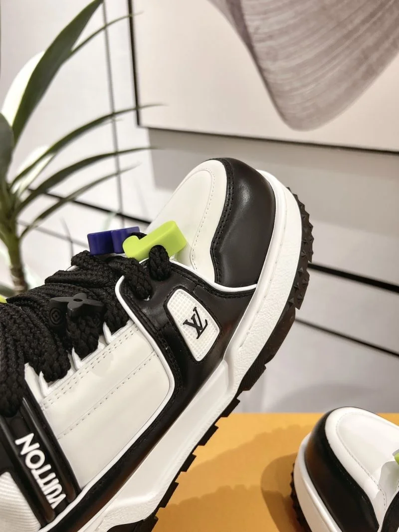 Louis Vuitton Trainer Sneaker Sleek 31685