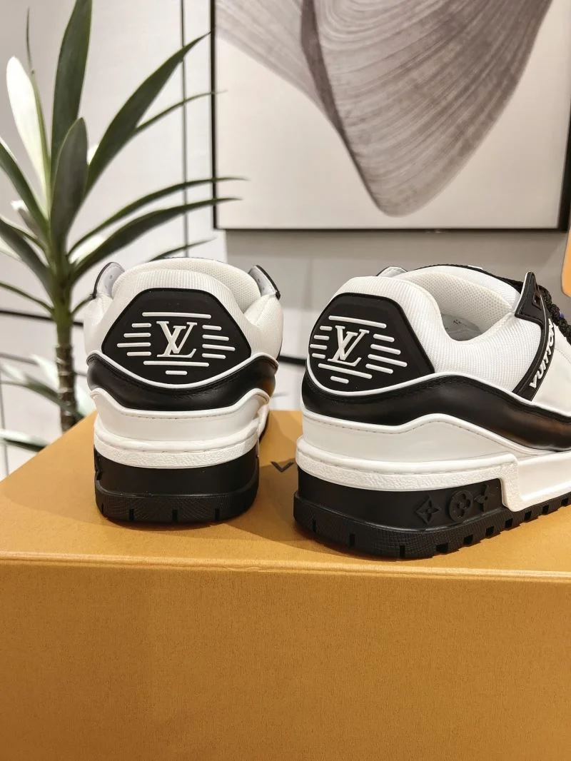 Louis Vuitton Trainer Sneaker Sleek 31685