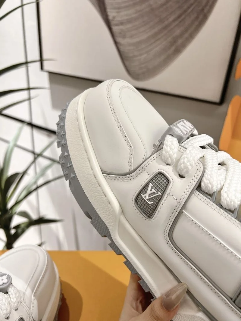 Durable Louis Vuitton Trainer Sneaker 31681