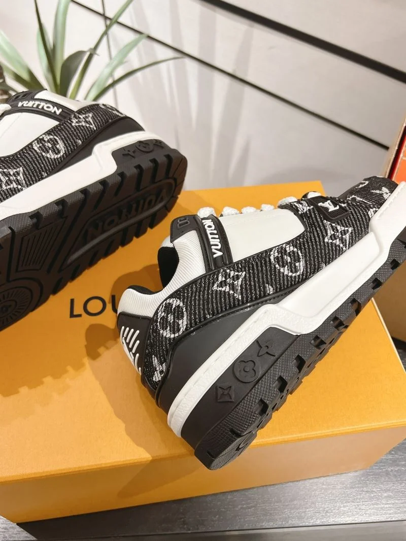 Louis Vuitton Trainer Sneaker ZipUp 31682