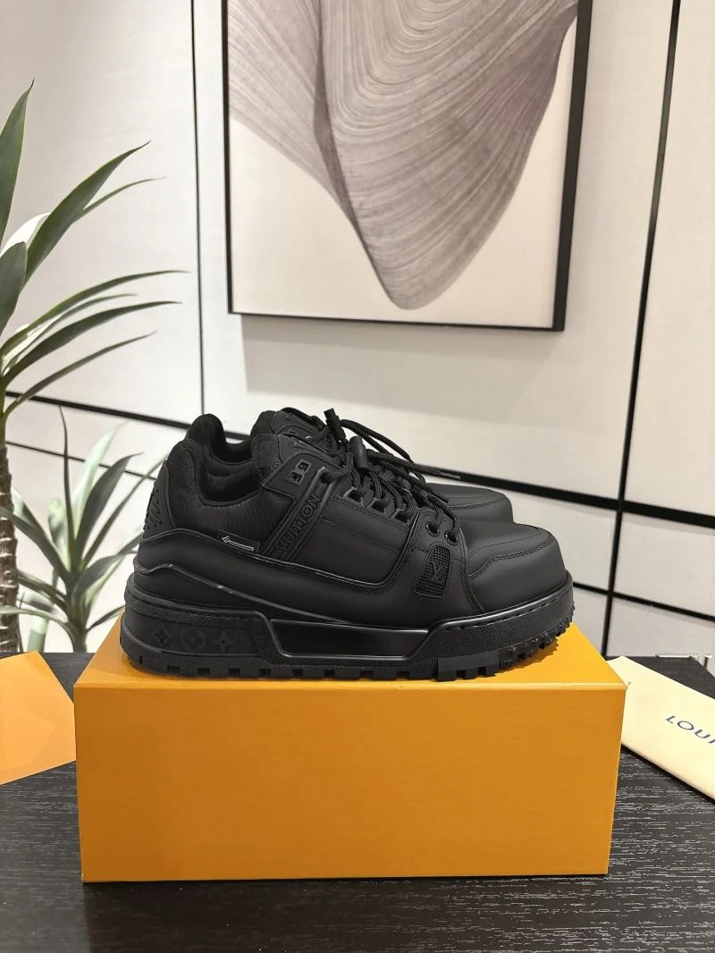 Louis Vuitton Trainer Sneaker Bright 31670